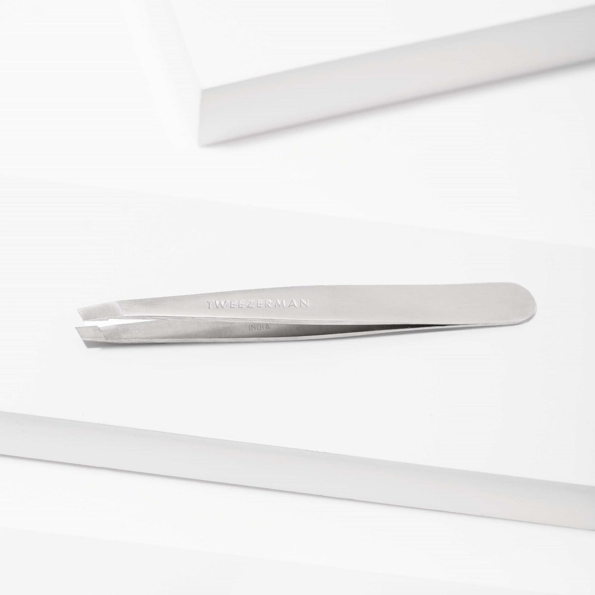 Tweezerman Slant Tweezer packaging