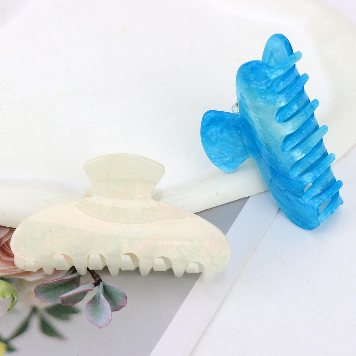 ACO-UINT Hair Claw Clips in a stylish cutout pattern