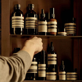 Aesop A Rose By Any Other Name Body Cleanser 500 mL with rose petals