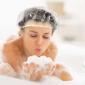AIDIQIU shower cap being used in a salon setting
