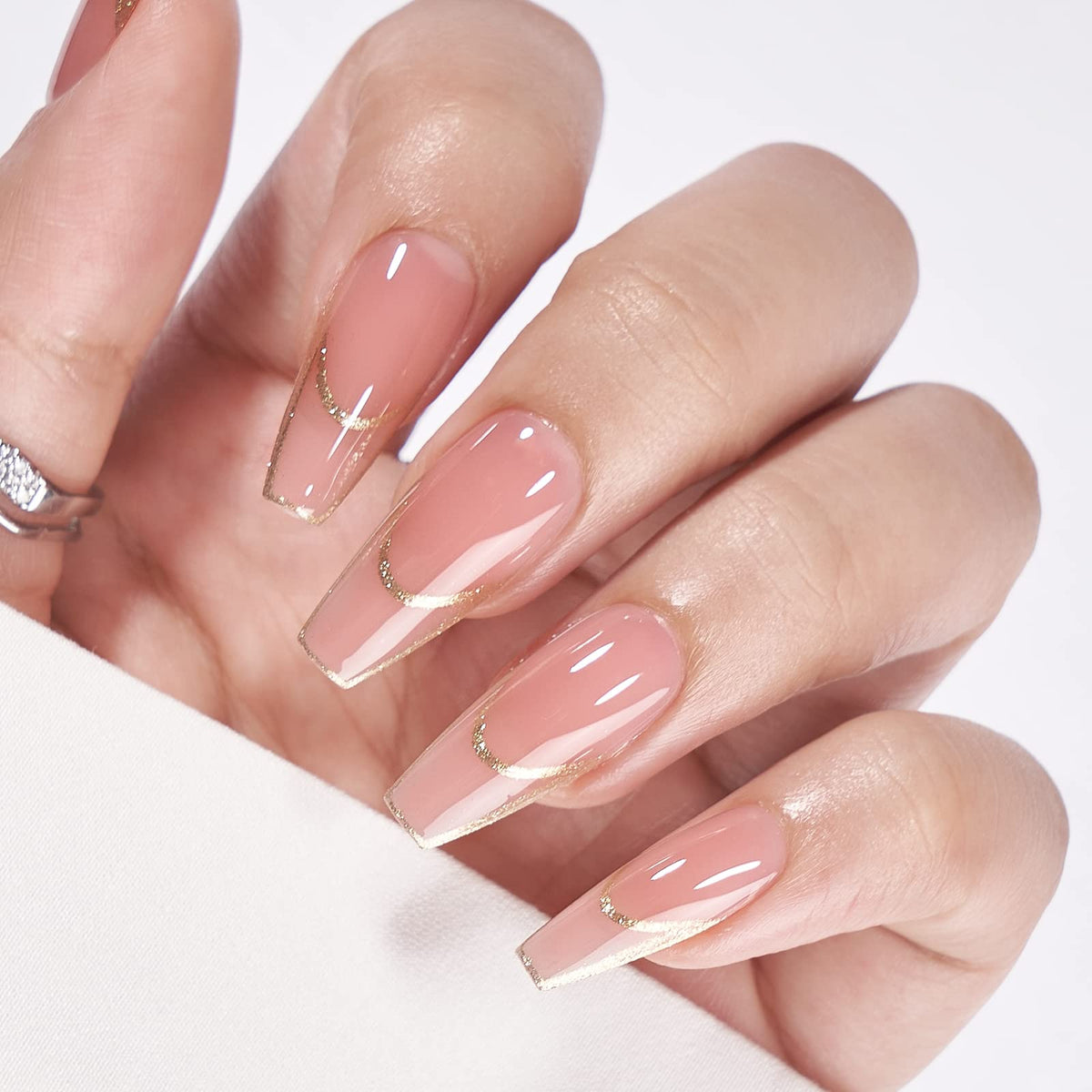 Alcohol pads included in BTArtbox Press On Nails kit