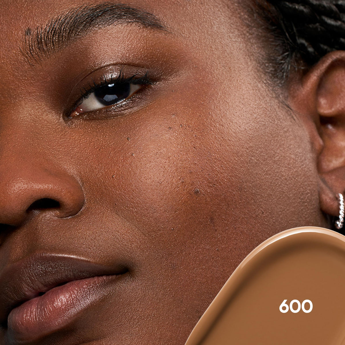 Almay Clear Complexion Concealer 600 showing applicator