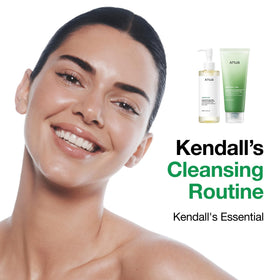 ANUA Heartleaf Quercetinol Pore Deep Cleansing Foam in use