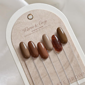 Application of GAOY gel polish on nails with glossy finish