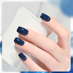 Application of GAOY gel polish on nails with UV lamp