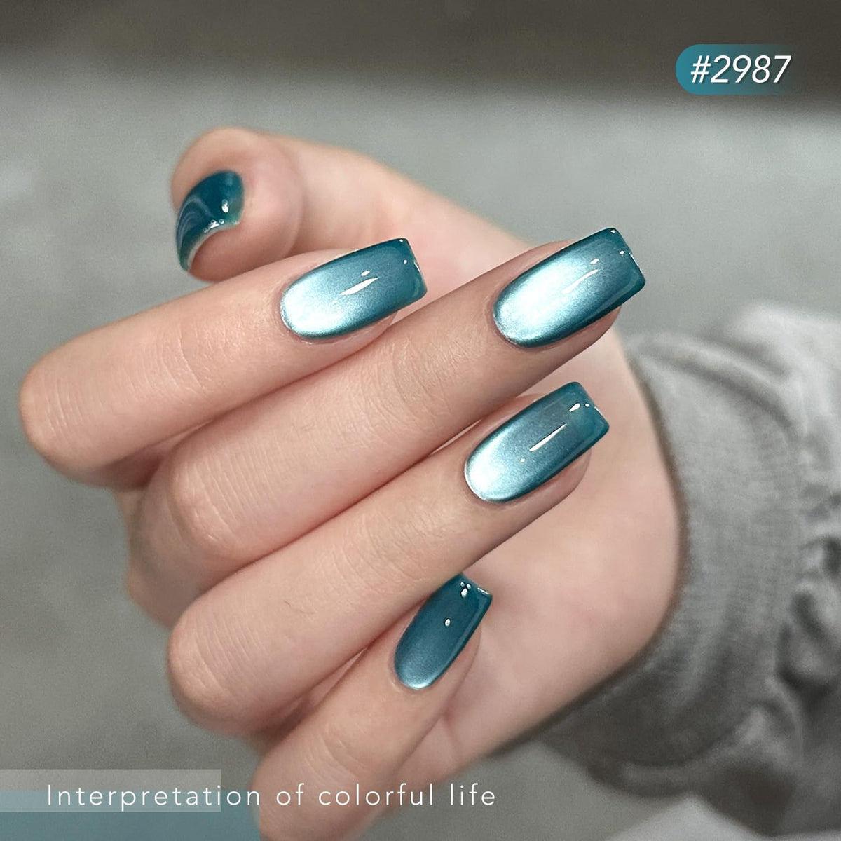 Application of GAOY gel polish with cat eye magnet