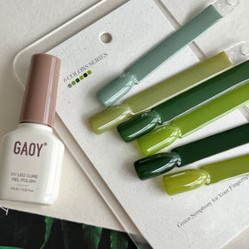 Application of GAOY gel polish with glossy finish on nails