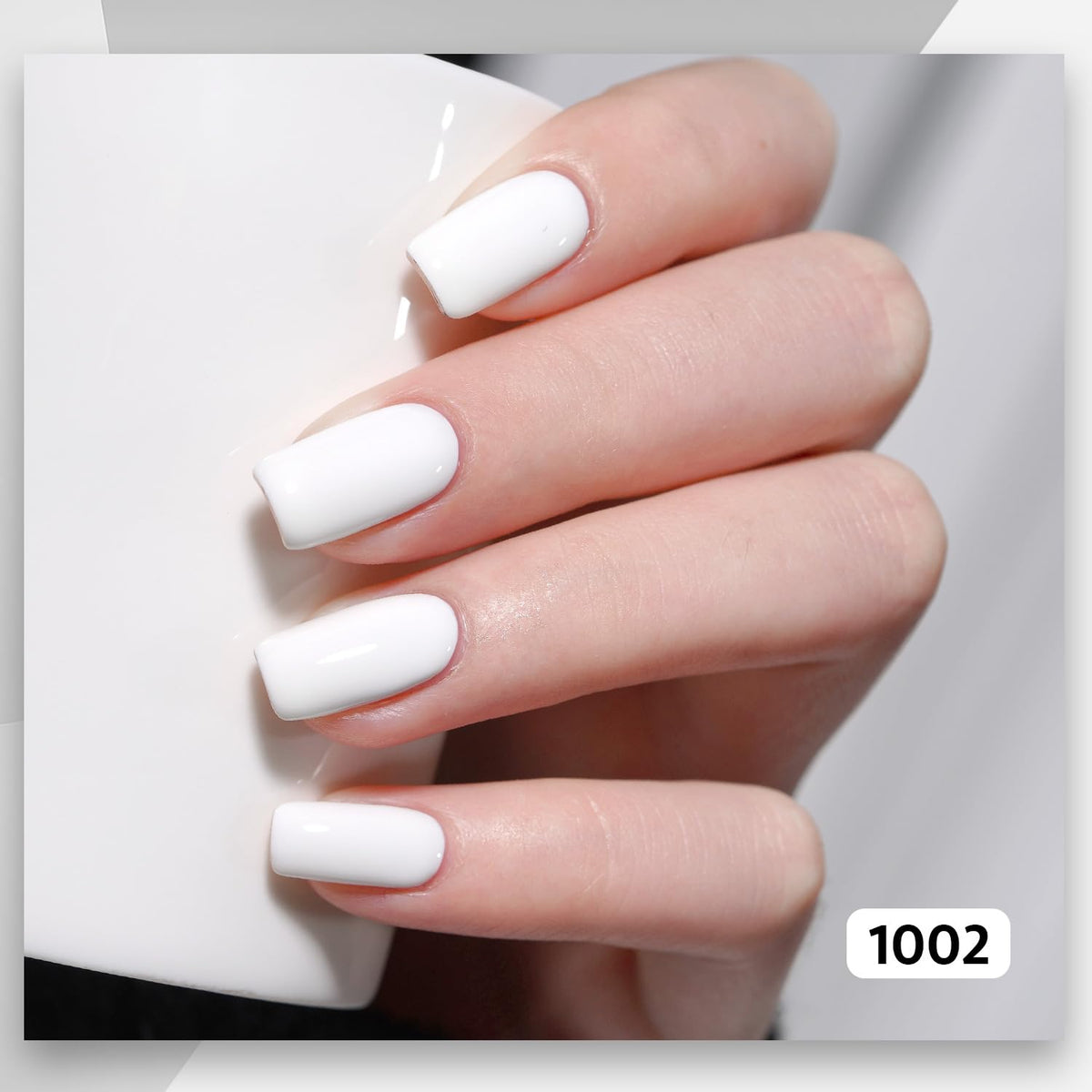 Application of GAOY gel polish with UV light