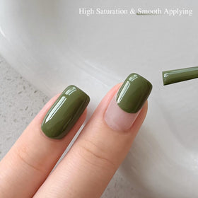 Application of GAOY Green Gel Nail Polish on nails