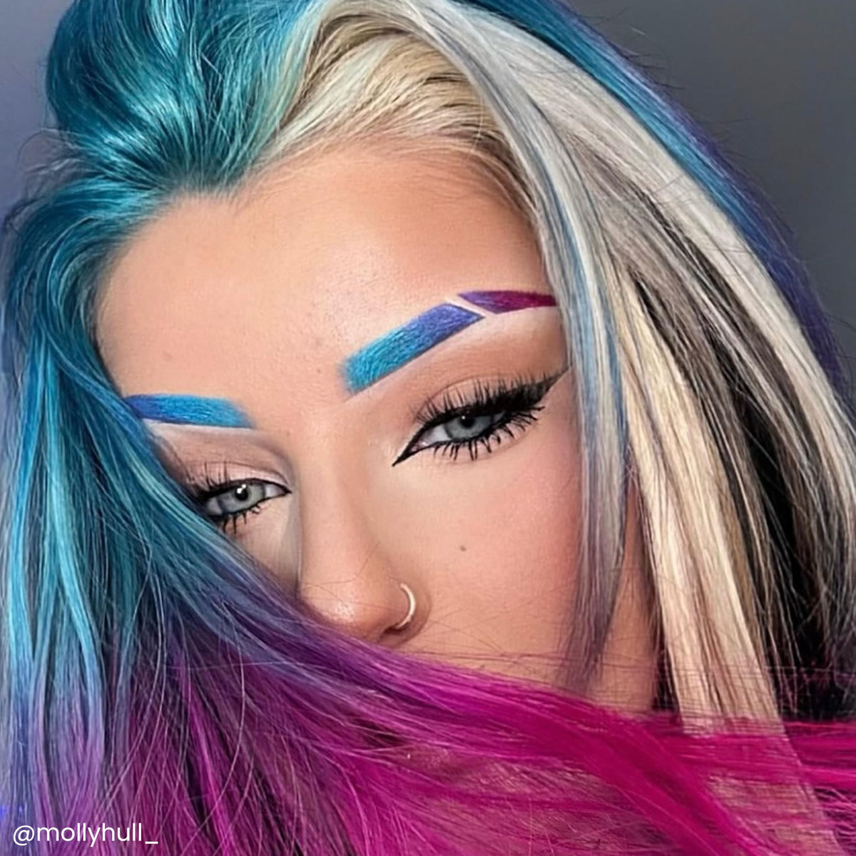 ARCTIC FOX Aurora Kiss Blue hair dye application scene
