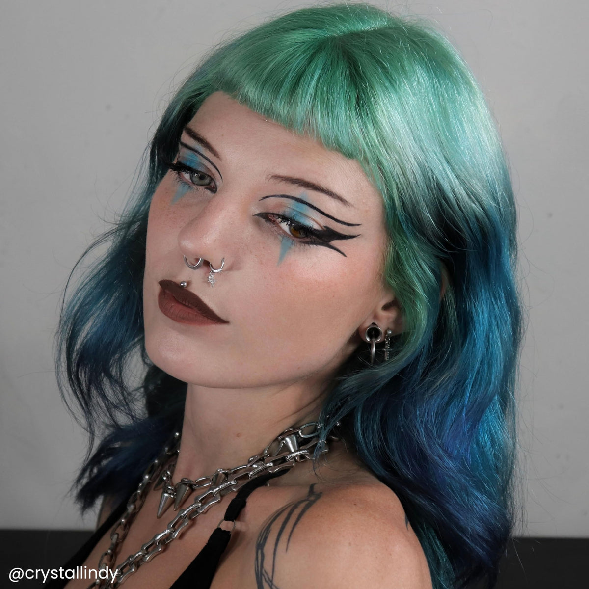 ARCTIC FOX Aurora Kiss Blue hair dye texture