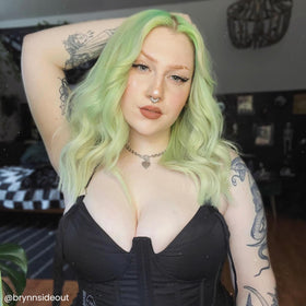 ARCTIC FOX Neverland mint hair dye application on hair
