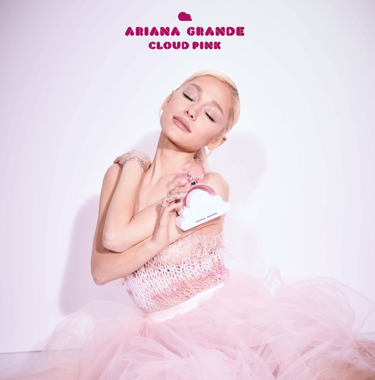 Ariana Grande Cloud Pink Eau de Parfum bottle with cap