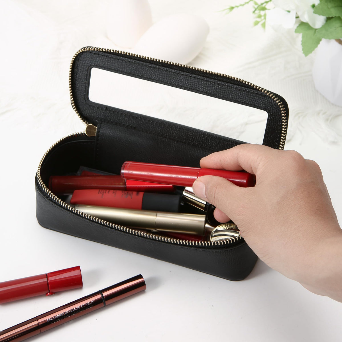 Aveniee Clear Makeup Brush Bag packaging in attractive box
