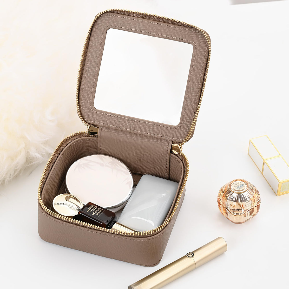 Aveniee Mini Clear Makeup Bag side view showcasing zipper