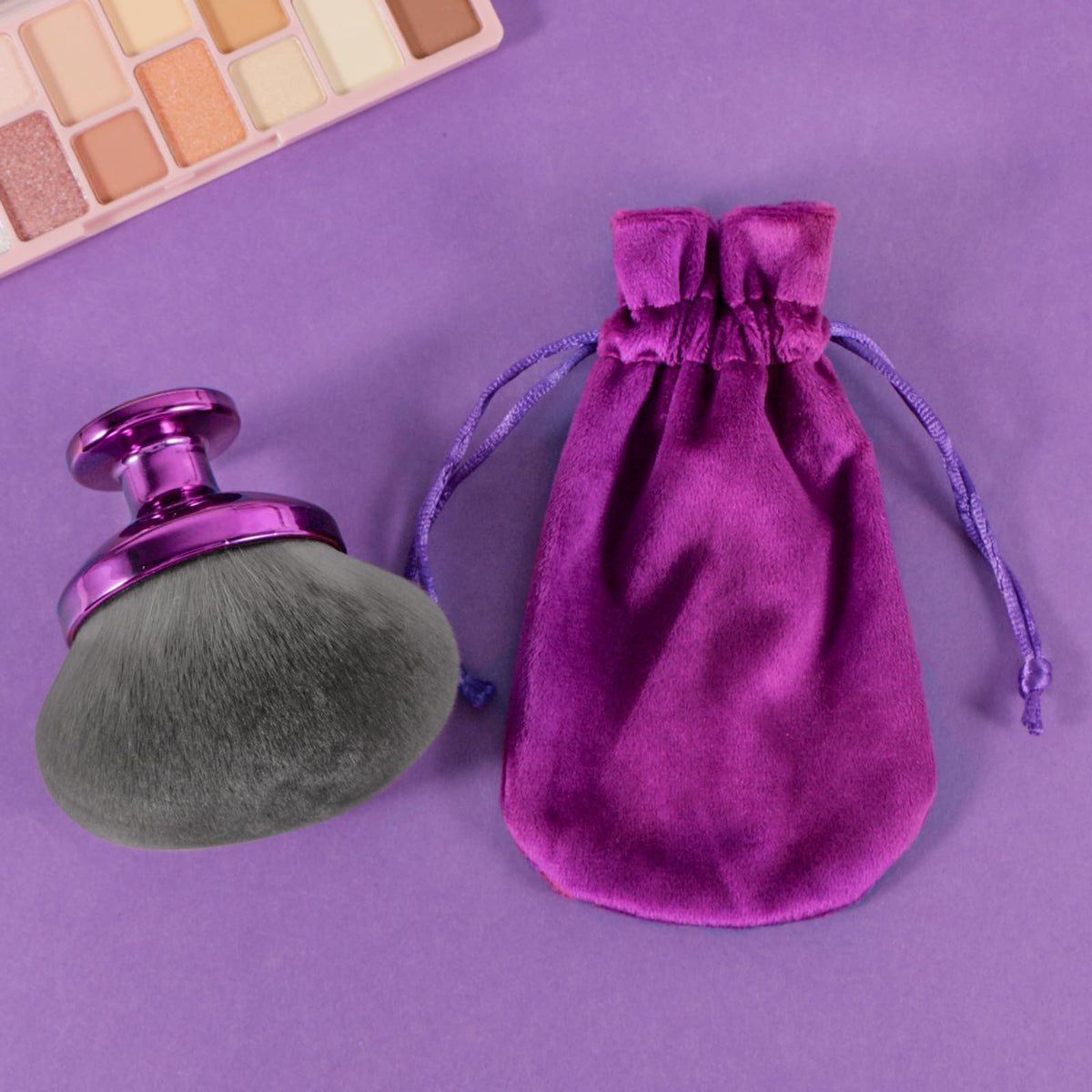 BABYSHEEP Blend & Blur brush demonstrating travel convenience