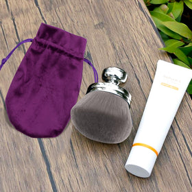 BABYSHEEP Blend & Blur brush on a vanity table