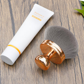 BABYSHEEP Blend & Blur brush with body makeup products