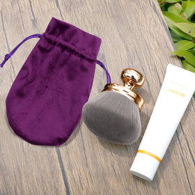 BABYSHEEP kabuki brush in elegant packaging