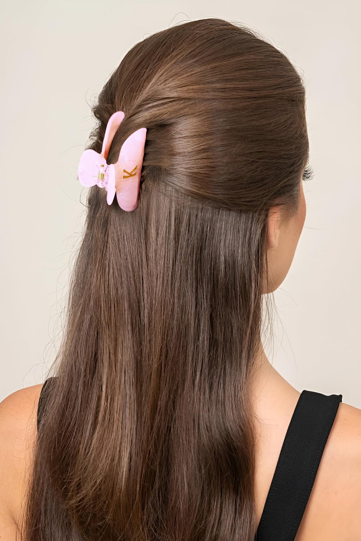 Back view of Fohufo Acrylic Letter Hair Clip showcasing its size