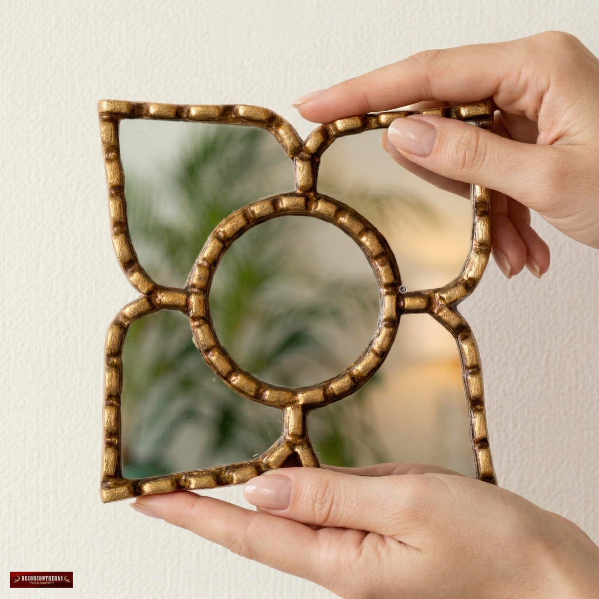 Back view showing mounting system of DecorContreras mirror