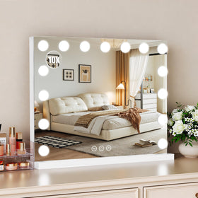Bearolve Vanity Mirror front view with lights