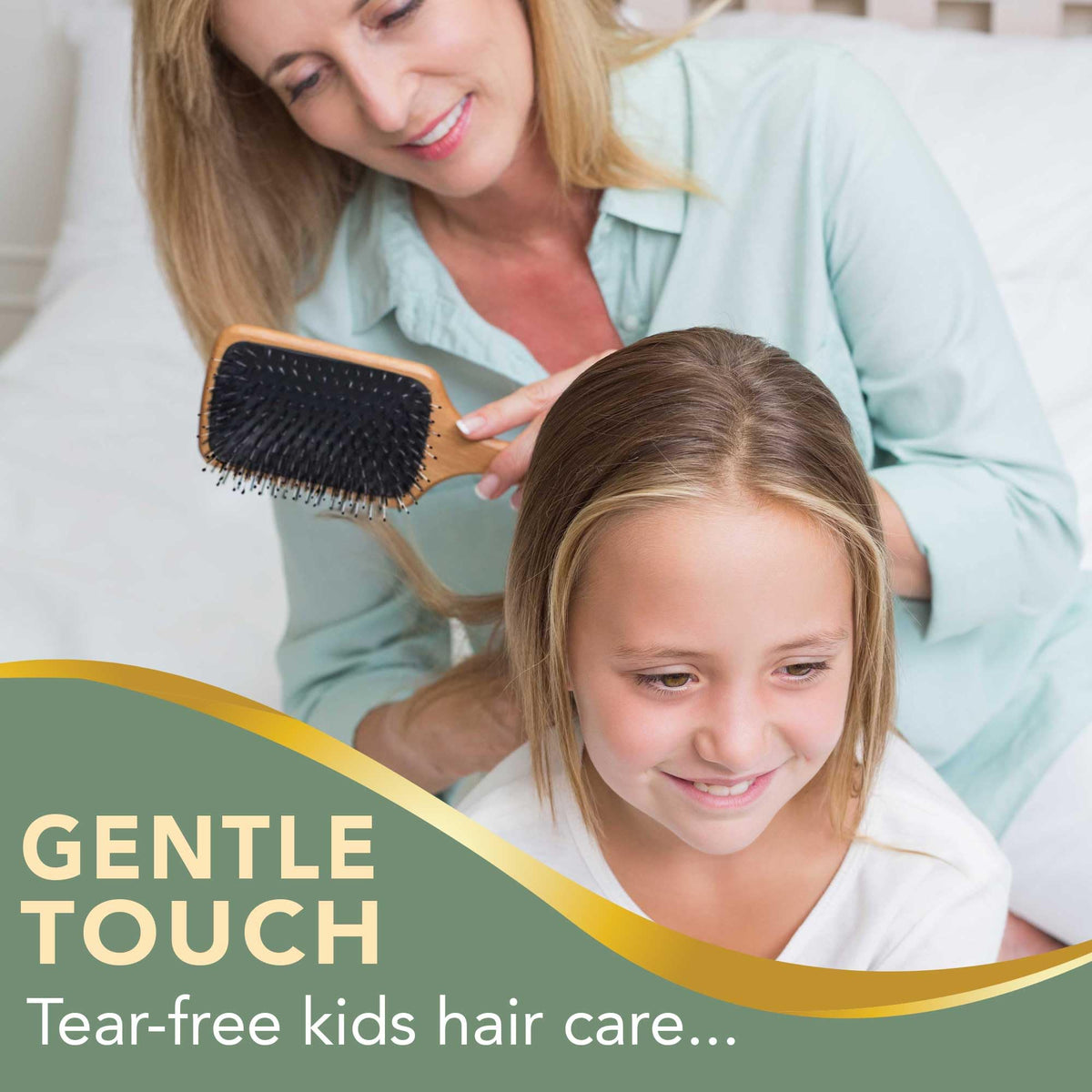 Beauty by Earth paddle brush with packaging