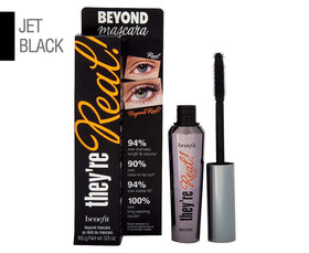 Benefit They're Real! Mascara Beyond Black applied on lashes