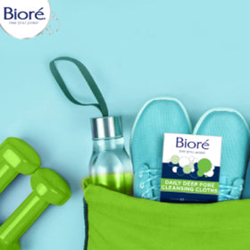 Bioré Daily Make Up Removing Cloths 60 Count opened with cloth visible