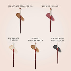 BK BEAUTY 204 Smudge It Brush with eyeshadow