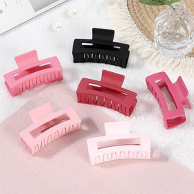 Black Sisiaipu hair claw clip front view