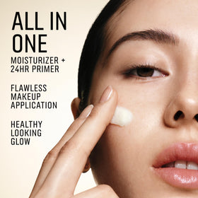 Bobbi Brown Vitamin Enriched Face Base+ texture close-up