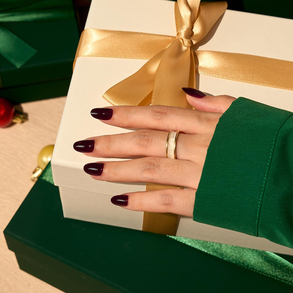 BTArtbox Press On Nails Coffee Bean packaging and included accessories