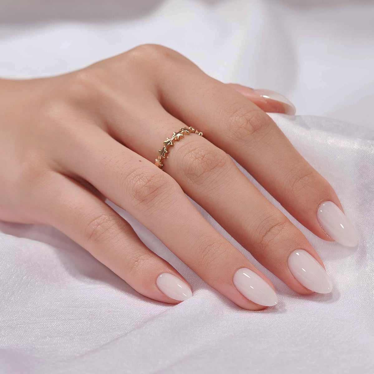 BTArtbox Press On Nails Cream Puff front view with ombre off white finish