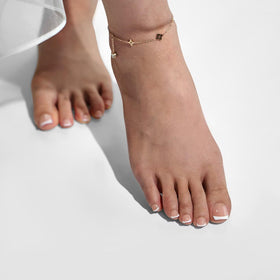 BTARTBOXNAILS French Tip Press On Toenails in a lifestyle setting