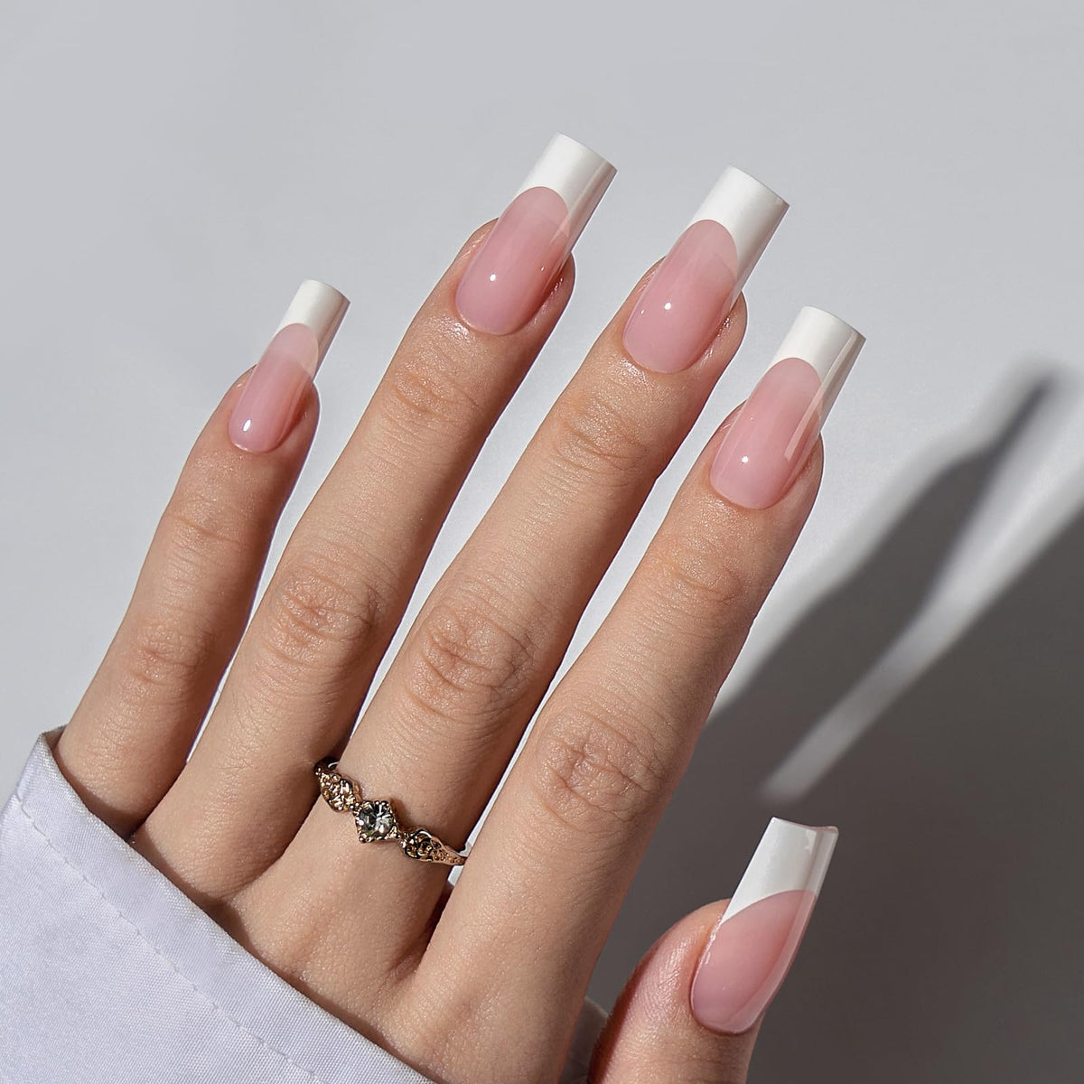 BTARTBOXNAILS nail kit components including UV gel and nail lamp