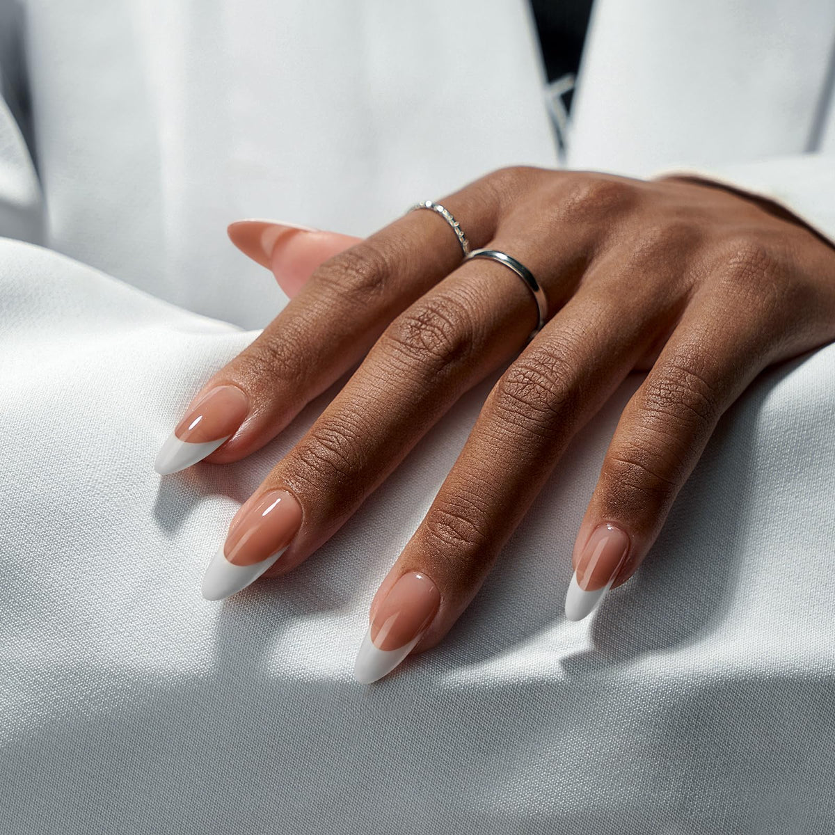 BTARTBOXNAILS White French Tip Nails packaging