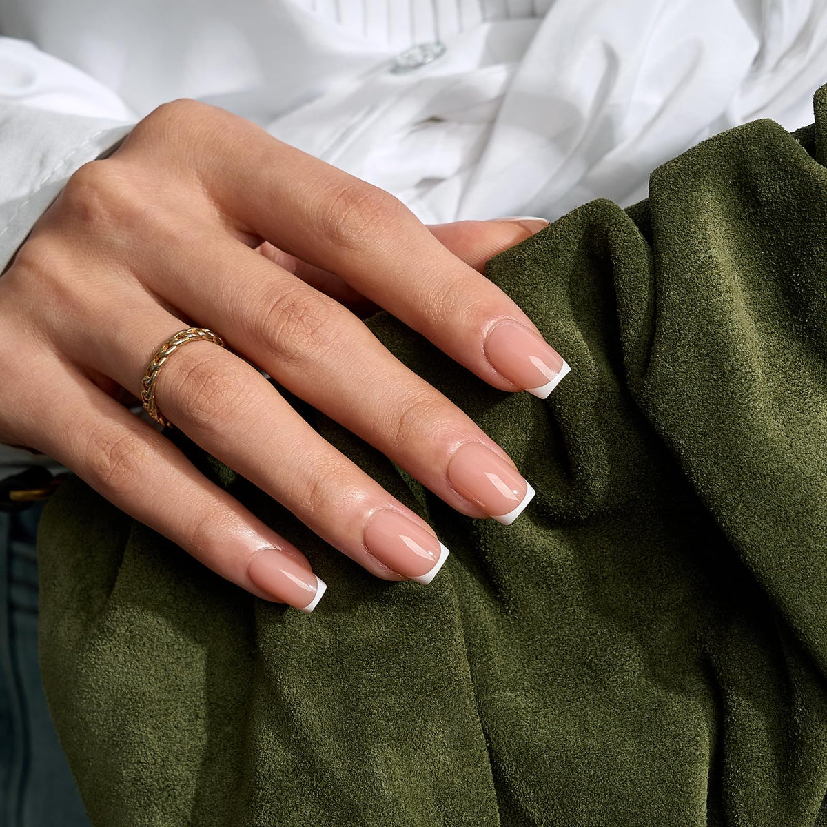 BTARTBOXNAILS White French Tip Press On Nails close-up of tips