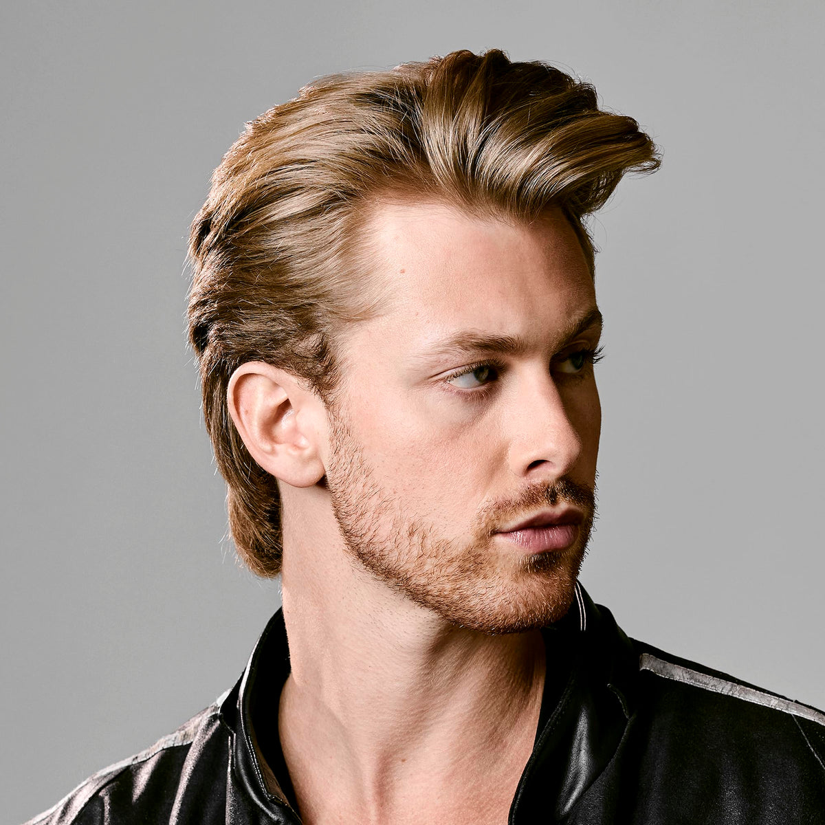 Bumble and bumble. Thickening Blow-Dry Prep Spray mini close-up of nozzle