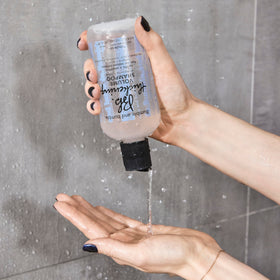 Bumble and bumble Thickening Volumizing Shampoo 300g with bubbles