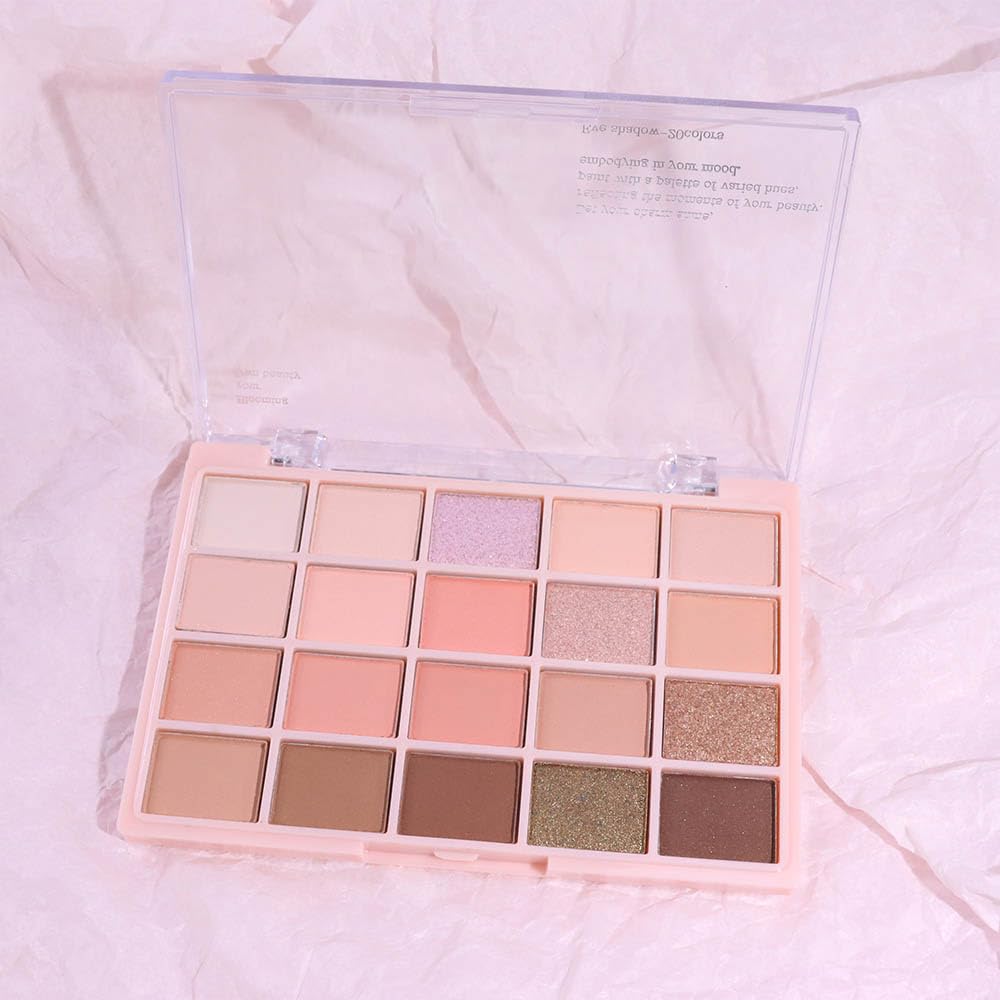CAKAILA eyeshadow palette in travel-friendly size