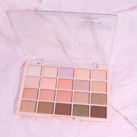 CAKAILA eyeshadow palette in travel-friendly size