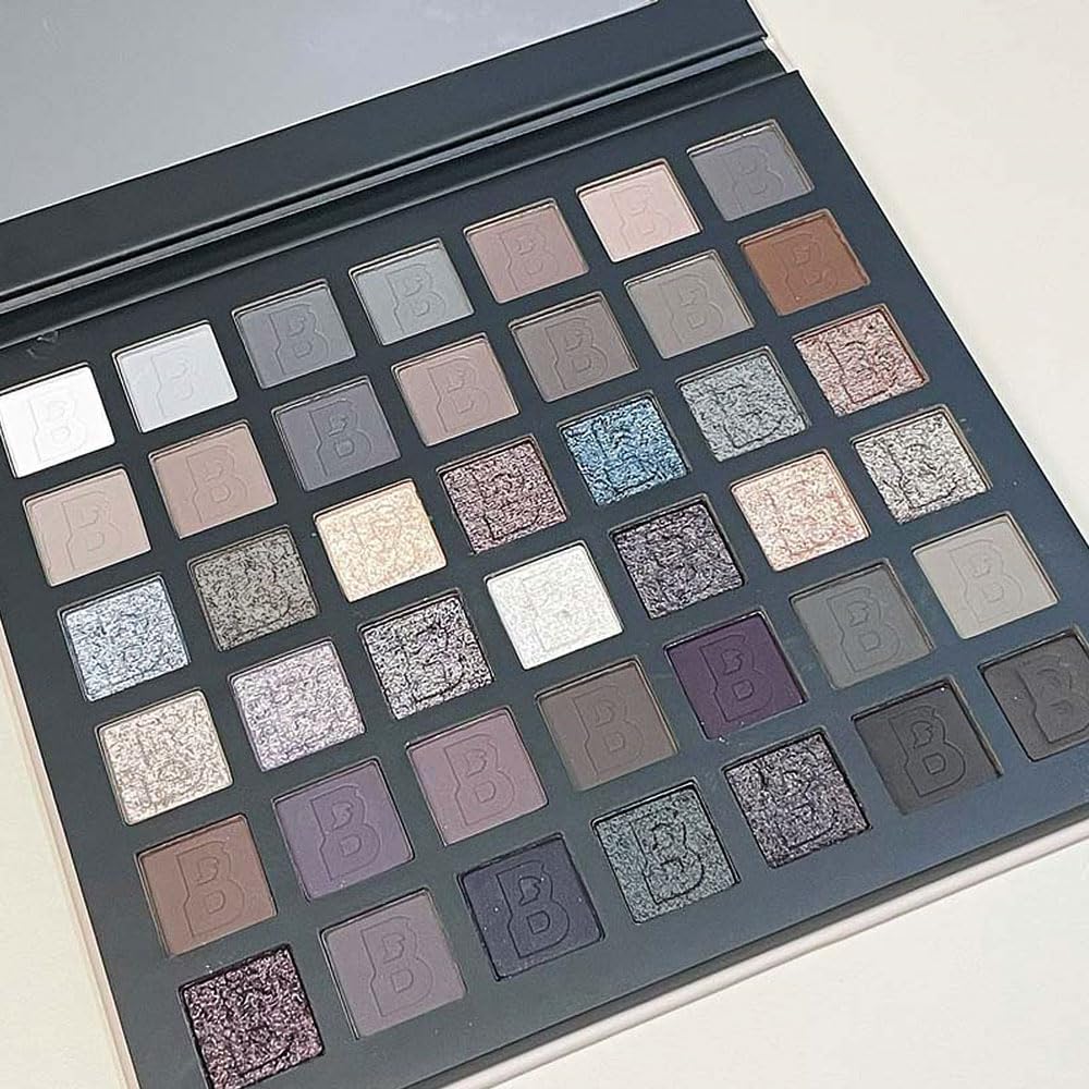 CAKAILA Smokey Eye Shadow Palette lifestyle scene