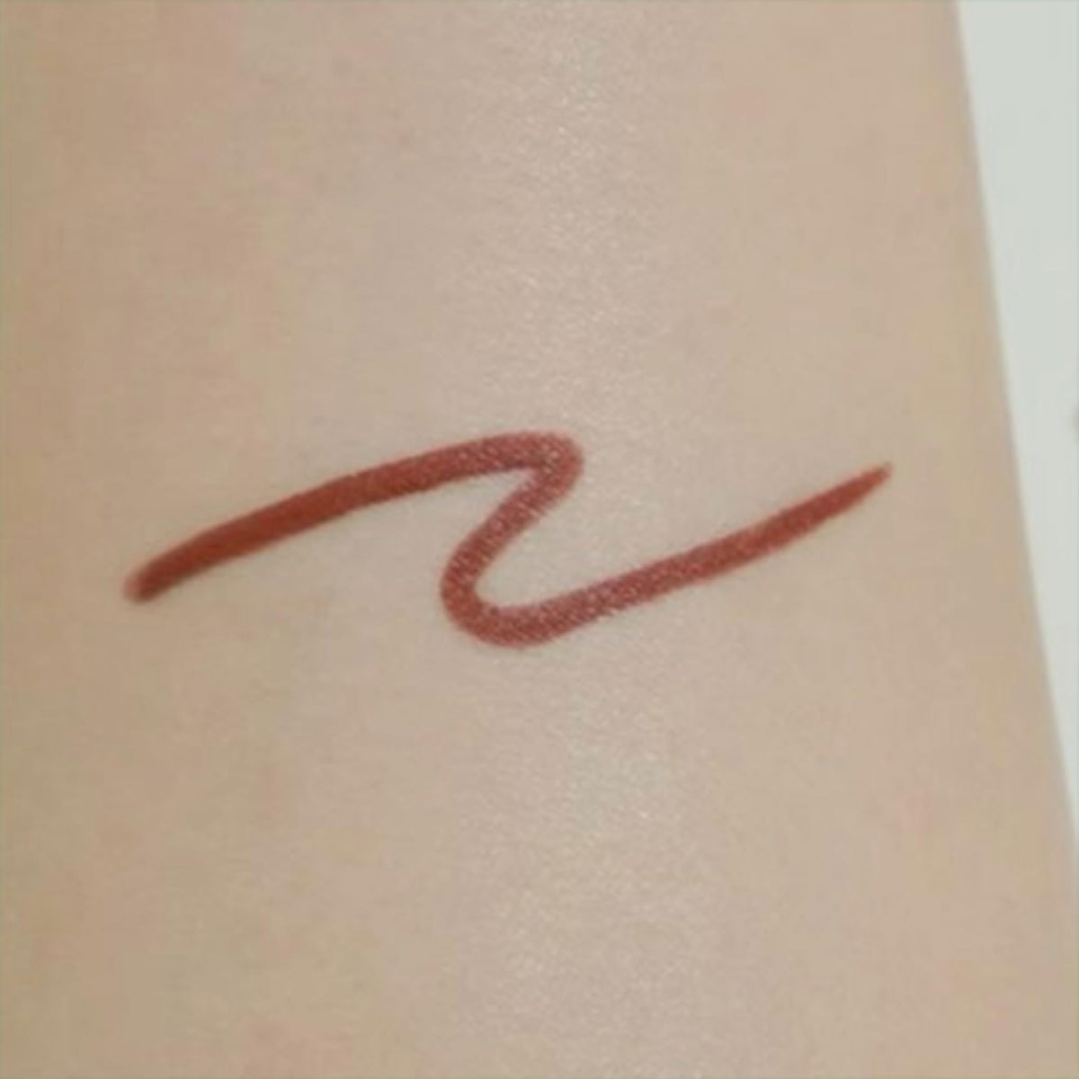 CANMAKE Creamy Touch Liner 1.5mm Slim Eyeliner Garnet Burgundy in use