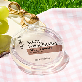 Catrice Magic Shine Eraser Gel-To-Powder lifestyle use