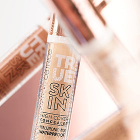 Catrice True Skin High Cover Concealer 001 Neutral Swan texture on hand