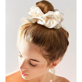 CEELGON jumbo scrunchie in brown holding thick curly hair