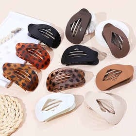CHANDAT glossy black flat hair clip close-up