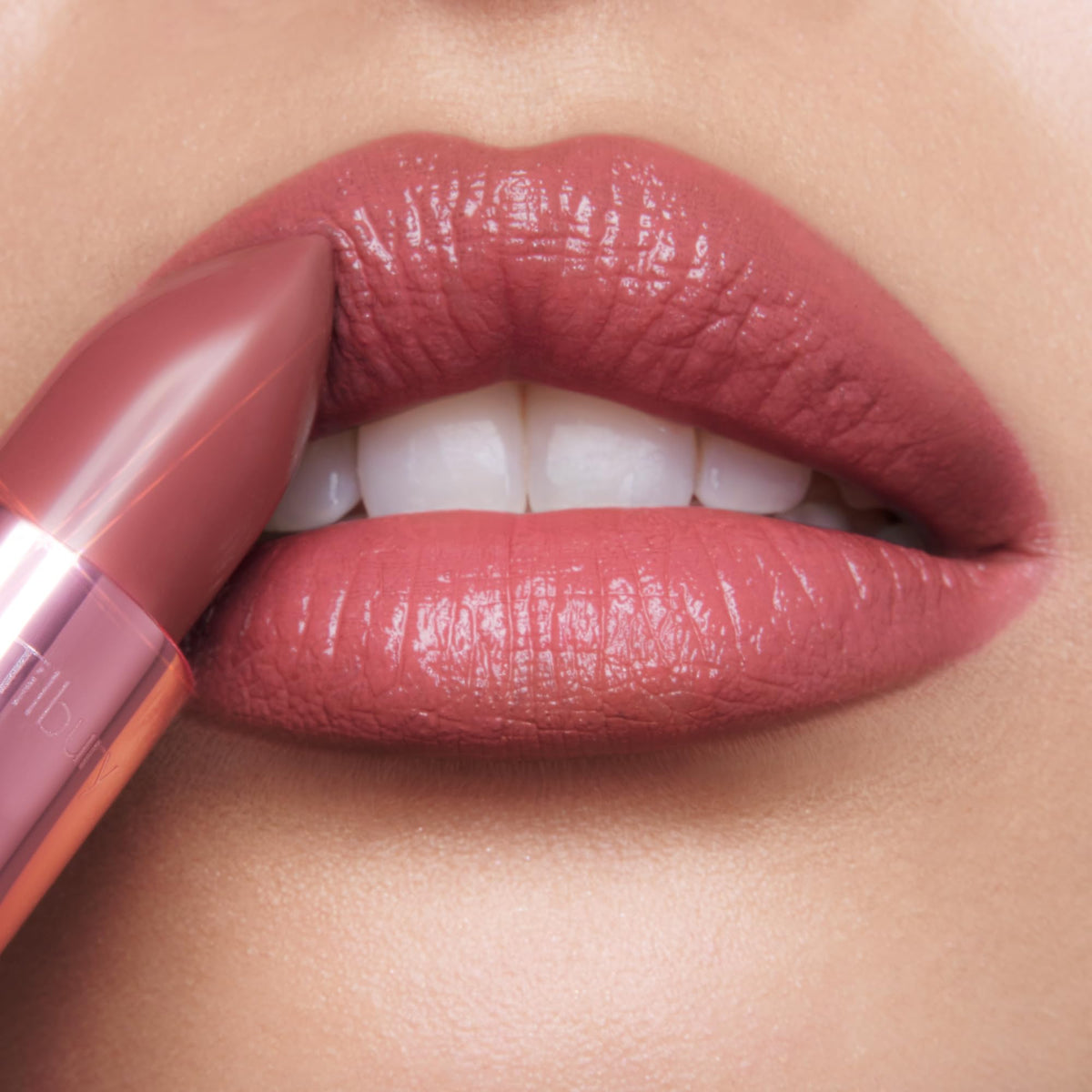 Charlotte Tilbury K.I.S.S.I.N.G Lipstick close-up of texture