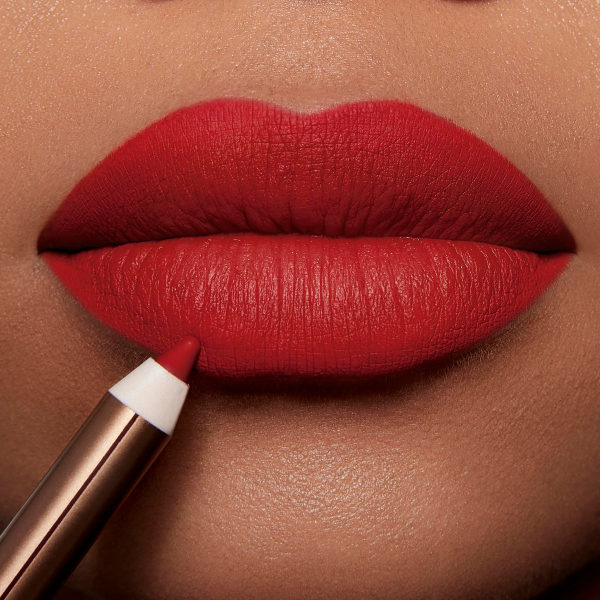 Charlotte Tilbury Lip Cheat Lip Liner close-up of tip